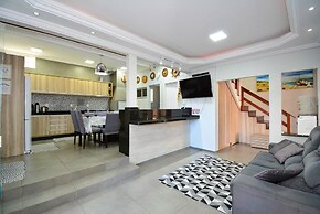 Casa com Piscina no Ribeirão da Ilha