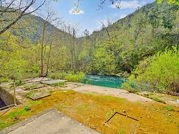 Vintage Retreat by the Vis