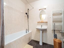 Vintage Retreat by the Vis