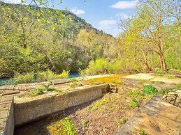 Vintage Retreat by the Vis