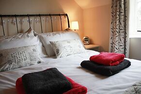 Pet Friendly - Country Cottage - 2 Guests Retreat