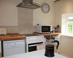 Pet Friendly - Country Cottage - 2 Guests Retreat