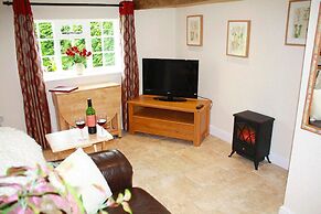 Pet Friendly - Country Cottage - 2 Guests Retreat