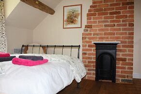 Pet Friendly - Country Cottage - 2 Guests Retreat