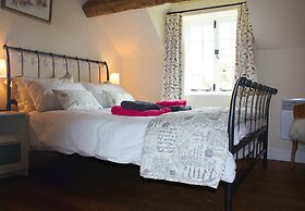 Pet Friendly - Country Cottage - 2 Guests Retreat