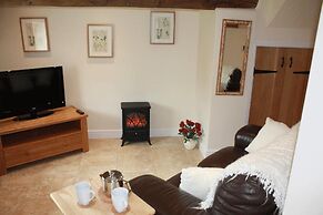 Pet Friendly - Country Cottage - 2 Guests Retreat