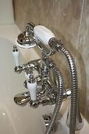 Pet Friendly - Country Cottage - 2 Guests Retreat