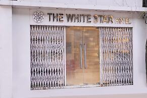 Comfy Stays at Lokhandwala Andheri West