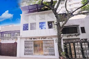 Comfy Stays at Lokhandwala Andheri West