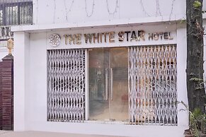 Comfy Stays at Lokhandwala Andheri West