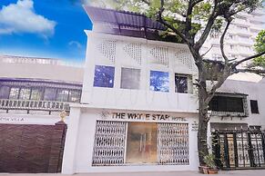 Comfy Stays at Lokhandwala Andheri West