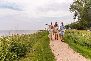 Villa in Andijk With South-facing Garden