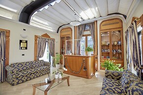 Apartment in Roma by Marco Simone Golf
