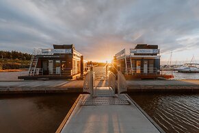 Hausboot am See