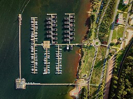 Hausboot am See