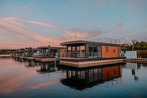 Hausboot am See