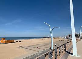 Harbor Retreat, Scheveningen