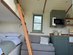 Luxury Shepherds Hut Near Glamorgan Coast