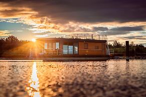 Floating House at Lake Barwalder See