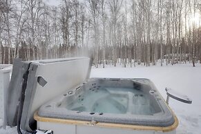 Hot Tub Haven: Group Getaway in Fairbanks!