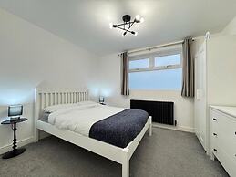4 Guests - 2 Bedrooms - Parking - 9min City Centre