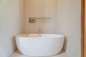 Modern Tropical Pool Villa - Saiyuan