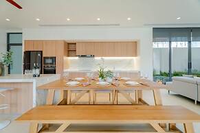 Modern Tropical Pool Villa - Saiyuan