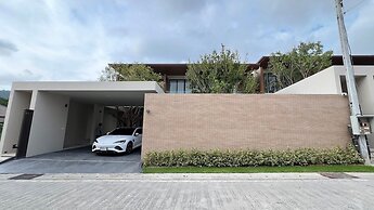 Modern Tropical Pool Villa - Saiyuan