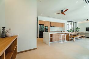 Modern Tropical Pool Villa - Saiyuan