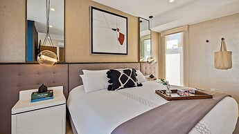 Stunning Beachfront Condo - Sea Views