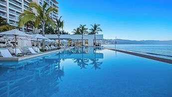 Stunning Beachfront Condo - Sea Views