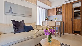 Stunning Beachfront Condo - Sea Views