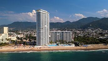 Stunning Beachfront Condo - Sea Views