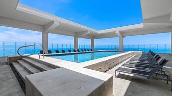 Stunning Beachfront Condo - Sea Views