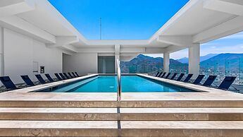 Stunning Beachfront Condo - Sea Views
