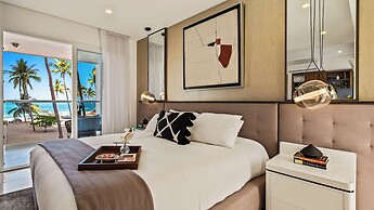 Stunning Beachfront Condo - Sea Views