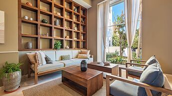 Stunning Beachfront Condo - Sea Views