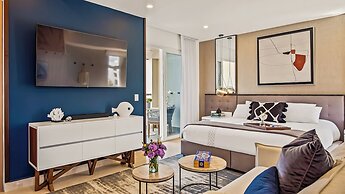 Stunning Beachfront Condo - Sea Views