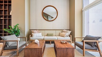 Stunning Beachfront Condo - Sea Views