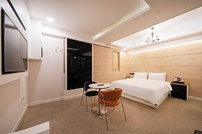 Hound Hotel Daeyeon