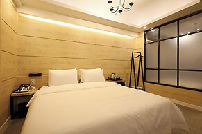 Hound Hotel Daeyeon