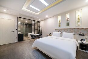 Hound Hotel Daeyeon