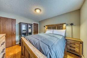 Spacious 3BR Home with Workspace