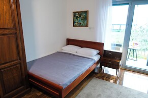 Qumi Apartments