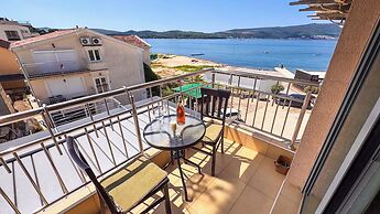 Qumi Apartments