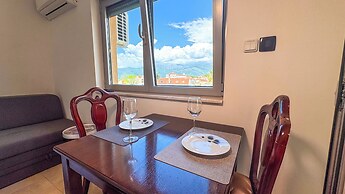 Qumi Apartments