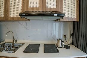 Gold Riverside Apartment & Villa