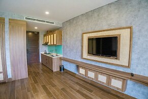 Gold Riverside Apartment & Villa