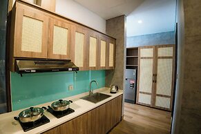 Gold Riverside Apartment & Villa