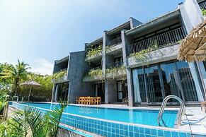 Gold Riverside Apartment & Villa